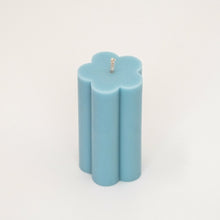 Load image into Gallery viewer, Daisy Pillar Candle