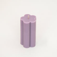 Load image into Gallery viewer, Daisy Pillar Candle