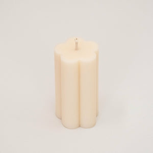 Daisy Pillar Candle