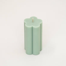 Load image into Gallery viewer, Daisy Pillar Candle